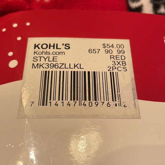 SOLD.  Disney Men’s 2 piece sleep set. - Picture 5 of 10